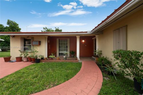 10315 Sw 200th St, Cutler Bay, FL, 33157-8516 | Card Image