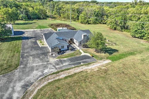 860 W Wildwood Dr, Mt. Zion, IL, 62549-1165 | Card Image