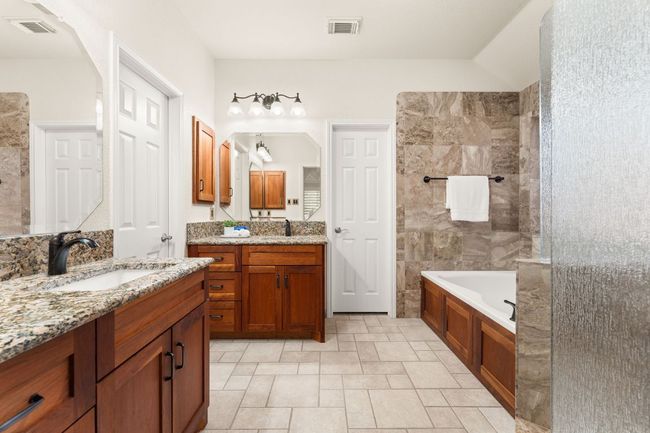 10808 Redmond Rd, House other with 4 bedrooms, 2 bathrooms and 4 parking in Austin TX | Image 13