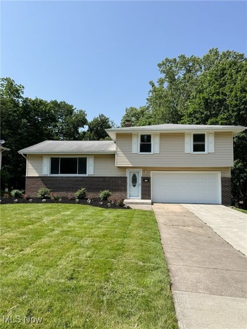 1723 Laurel Dr, Twinsburg, OH, 44087-1534 | Card Image