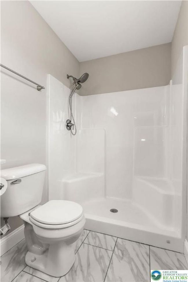 721 7 Th St, House other with 3 bedrooms, 3 bathrooms and null parking in Whitehall PA | Image 35