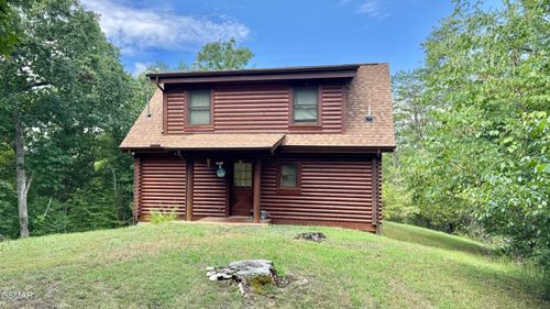 2431 Mcqueen Way, Sevierville, TN, 37876-5822 | Card Image