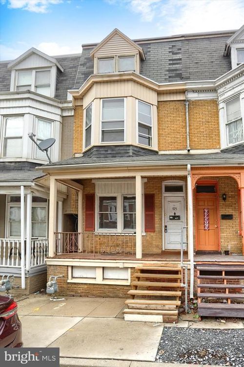 925 W College Ave, YORK, PA, 17401-3614 | Card Image
