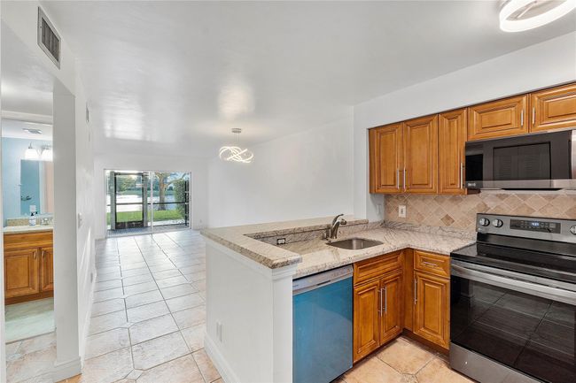 APT-105 - 2226 N Cypress Bend Dr, Condo with 2 bedrooms, 2 bathrooms and null parking in Pompano Beach FL | Image 4