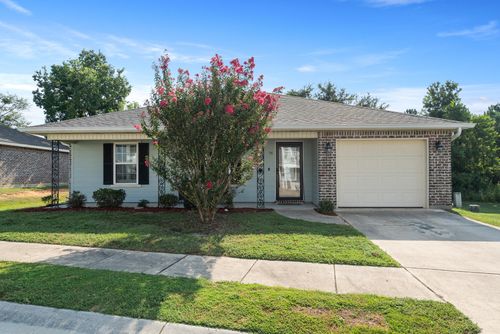 74 Oak Alley Ln, Long Beach, MS, 39560-8001 | Card Image