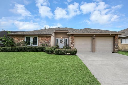 2519 Colonial Ridge Dr, Friendswood, TX, 77546-2609 | Card Image