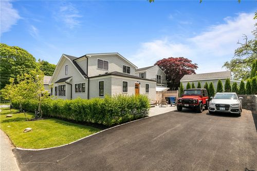 109 Carroll Ave, Newport, RI, 02840-4327 | Card Image