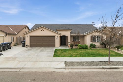 2201 E Delta Court, Visalia, CA, 93292 | Card Image