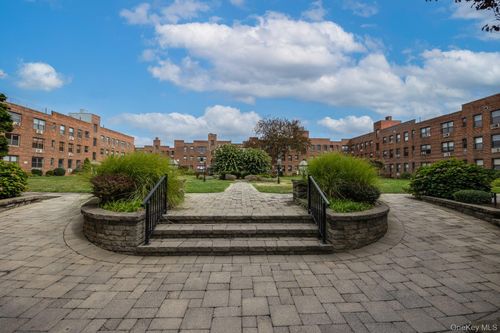 h8-1 Jefferson Ave, Rockville Centre, NY, 11570-4422 | Card Image