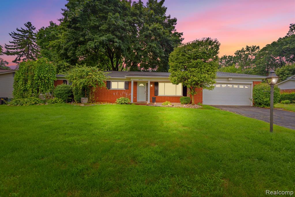 Millbrook Ct, Clinton Township, MI 48035 #1
