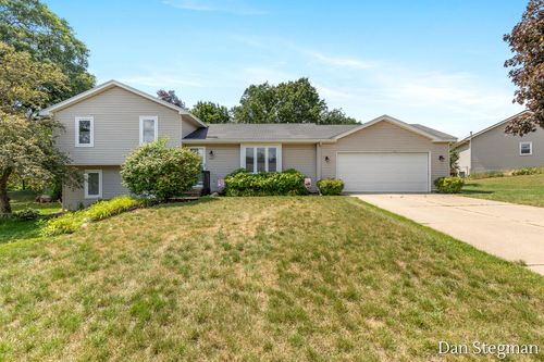1421 Hollow Ridge Dr Ne, Rockford, MI, 49341-9789 | Card Image