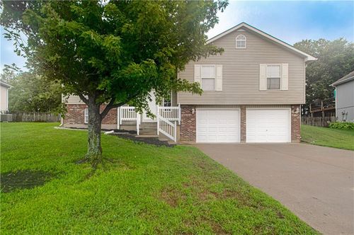 3207 Steel Wheel Dr, Harrisonville, MO, 64701-4386 | Card Image