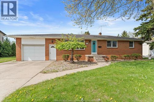 4045 Dougall, Windsor, ON, N9G1X4 | Card Image