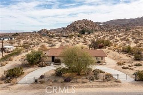 7215 Cascade Rd, Joshua Tree, CA, 92252-5227 | Card Image