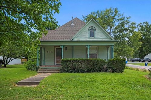 529 Shawnee St, Tonganoxie, KS, 66086-9704 | Card Image
