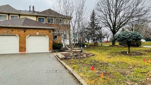 35 Davies Cres, Whitby, ON, L1N8X4 | Card Image
