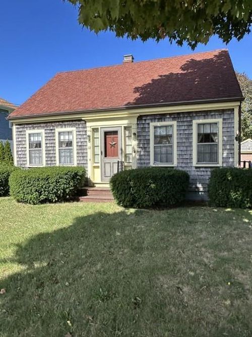 12 Stevens Street, Hyannis, MA, 02601 | Card Image