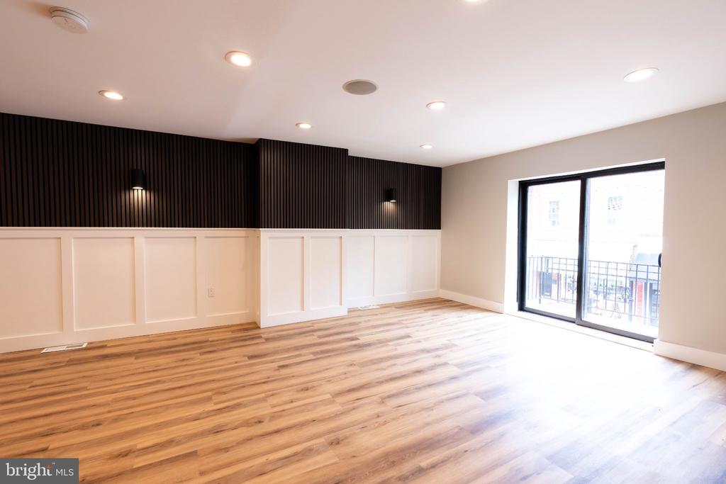Commercial Sale in PHILADELPHIA 2