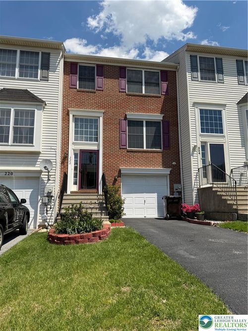 222 N Oak St, Freemansburg, PA, 18017-7074 | Card Image