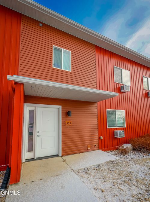 3202 17th Ave W, Williston, ND, 58801-2682 | Card Image
