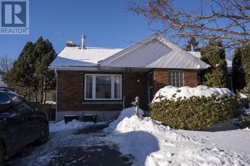 76 Hill St S, Thunder Bay, ON, P7B3T8 | Card Image