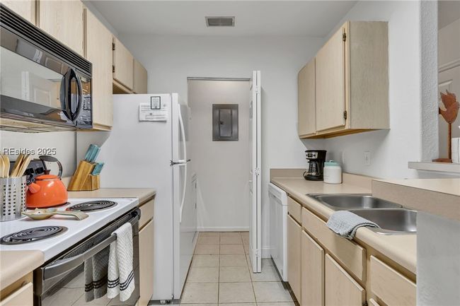 APT-2004 - 897 Fording Island Rd, Condo with 2 bedrooms, 2 bathrooms and null parking in Bluffton SC | Image 7