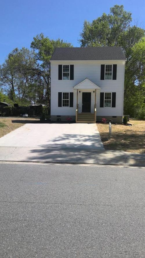 306 N West Ave, Blackstone, VA, 23824-1304 | Card Image