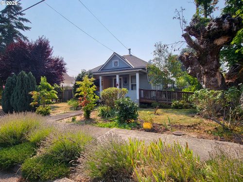 305 S 3rd St, Cottage Grove, OR, 97424-2104 | Card Image