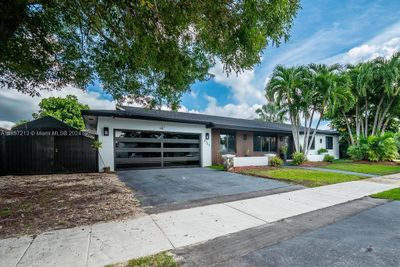 8325 Sw 206th Ter, House other with 4 bedrooms, 2 bathrooms and null parking in Cutler Bay FL | Image 1