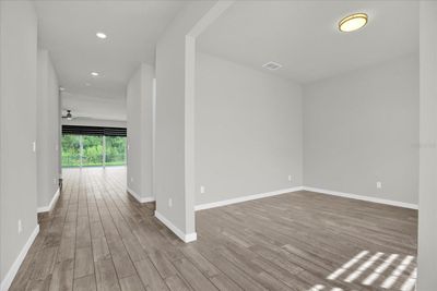 Bonus room and foyer | Image 3