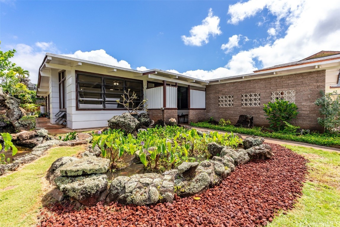 Aamanu St, Pearl City, HI 96782