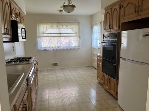 115 Old Country Rd, Deer Park, NY, 11729-1920 | Card Image