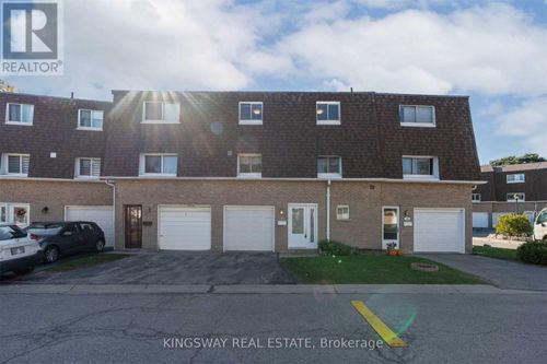 8-300 Brideltown Circle, Toronto (L'Amoreaux), ON, M1W2G8 | Card Image