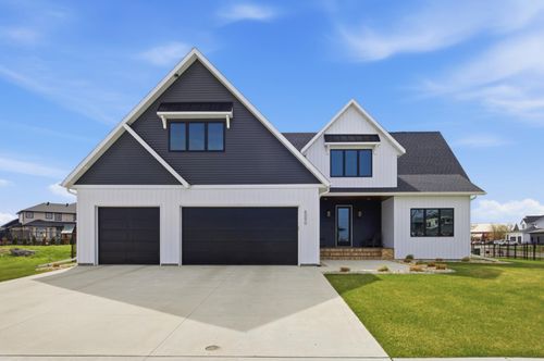 6090 Wildflower Dr S, Fargo, ND, 58104-4515 | Card Image