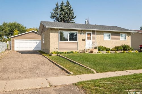 768 28th St E, Prince Albert, SK, S6V1X9 | Card Image