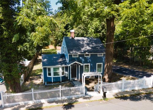 389 Main St, Setauket, NY, 11733-3833 | Card Image