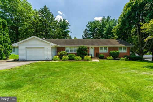 180 W Charlotte St, MILLERSVILLE, PA, 17551-1300 | Card Image