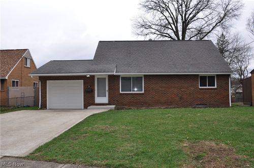 539 Royer Ave Nw, North Canton, OH, 44720-2455 | Card Image