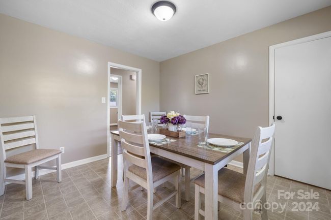 1230 2 Nd St Se, House other with 3 bedrooms, 2 bathrooms and null parking in Hickory NC | Image 35