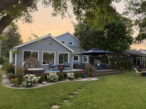 8779 Lagoon Dr, Brighton, MI, 48116-8826 | Card Image