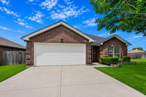 445 Vista Way Dr, Saginaw, TX, 76179-1396 | Card Image