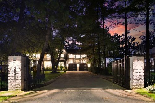 200 Chartwell Rd, Oakville, ON, L6J3Z8 | Card Image