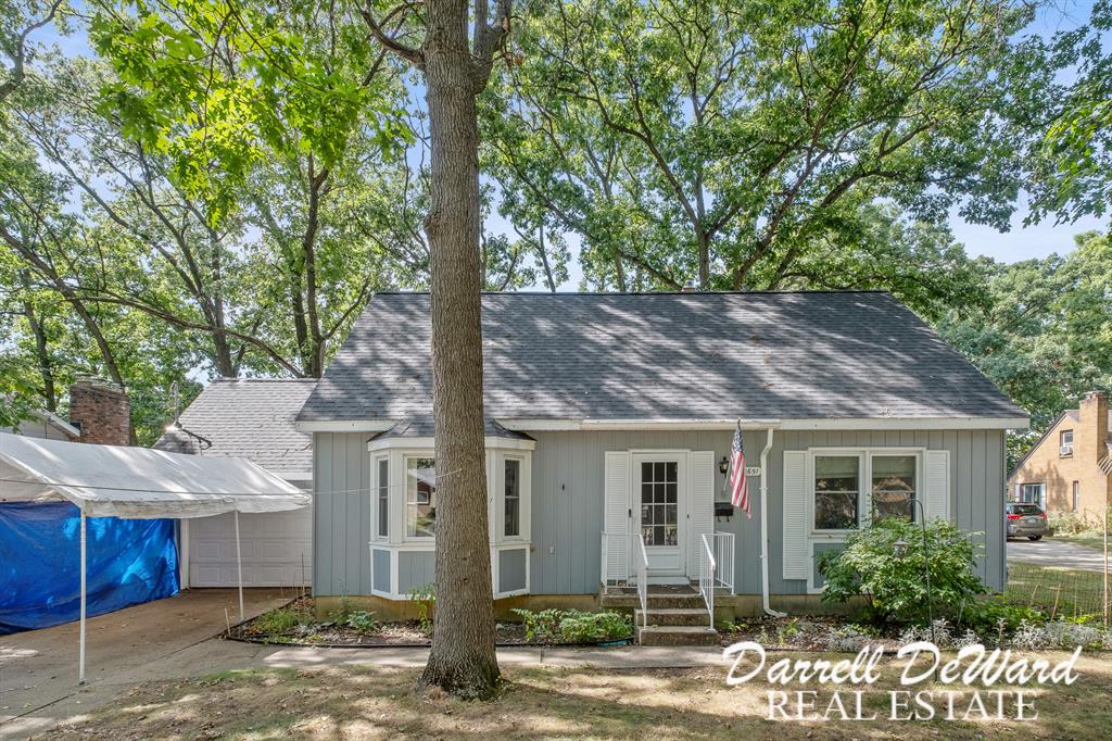 2651 Doncaster Avenue Sw, For Sale in Wyoming Zoocasa