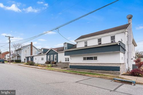 676 W Market St, MARIETTA, PA, 17547-1011 | Card Image