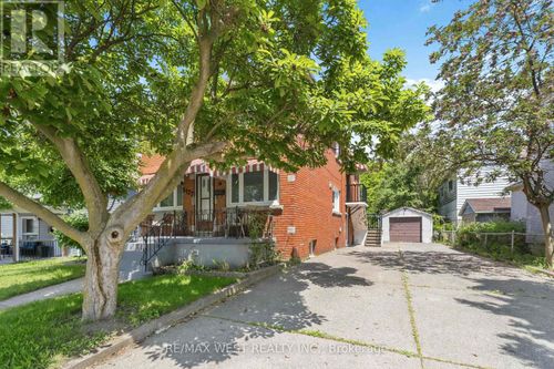 5177 Kitchener St, Niagara Falls, ON, L2G1B4 | Card Image