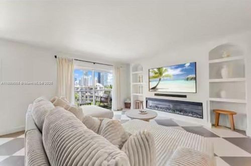 ph14-17800 Atlantic Blvd, Sunny Isles Beach, FL, 33160-2799 | Card Image