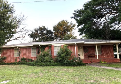 115 W Commerce St, Henrietta, TX, 76365-2121 | Card Image