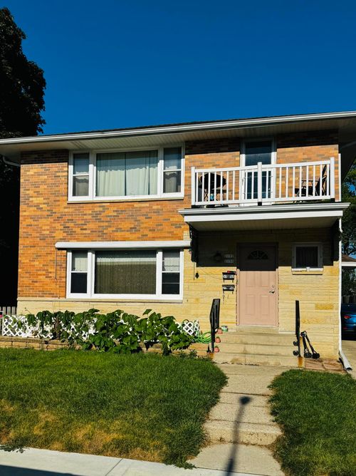 2150 S 83rd St, WEST ALLIS, WI, 53219-1038 | Card Image