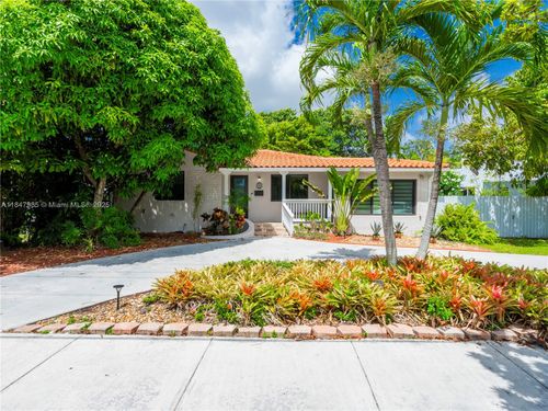 32 Hammond Dr, Miami Springs, FL, 33166-5024 | Card Image