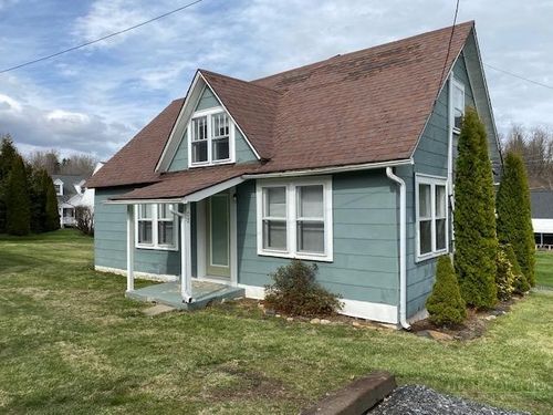 2 W 4th St, West Jefferson, NC, 28694-9552 | Card Image